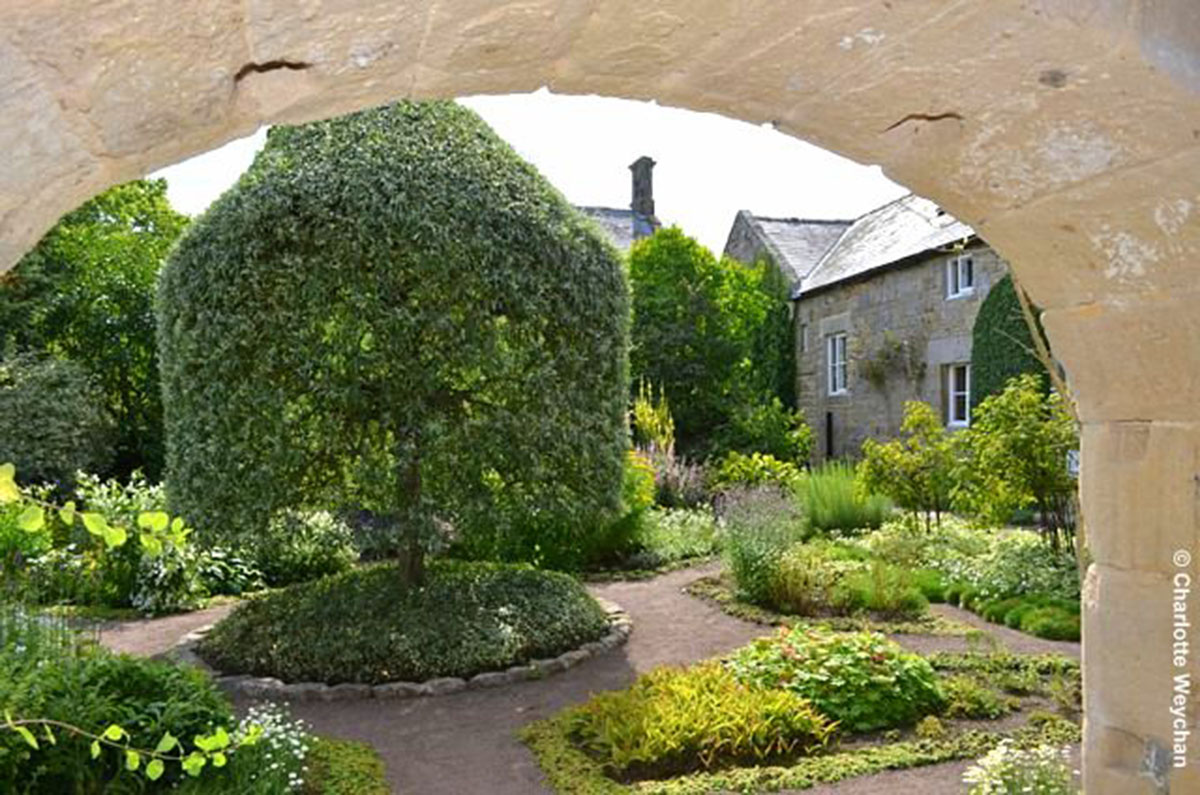 占地一英亩的杰作花园-英国赫特顿花园 Herterton House Gardens