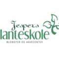 丹麦 Jespers Planteskole 苗圃 logo，白底配深绿 Jespers Planteskole 字样与蓝蝴蝶/叶装饰